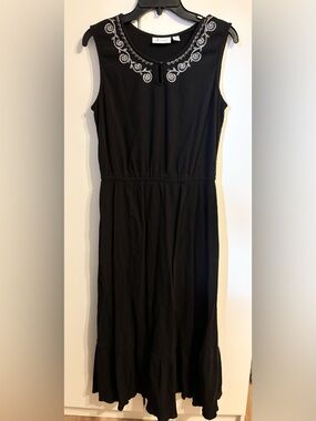 Sleeveless Black Midi Dress - Classic Everyday Style
